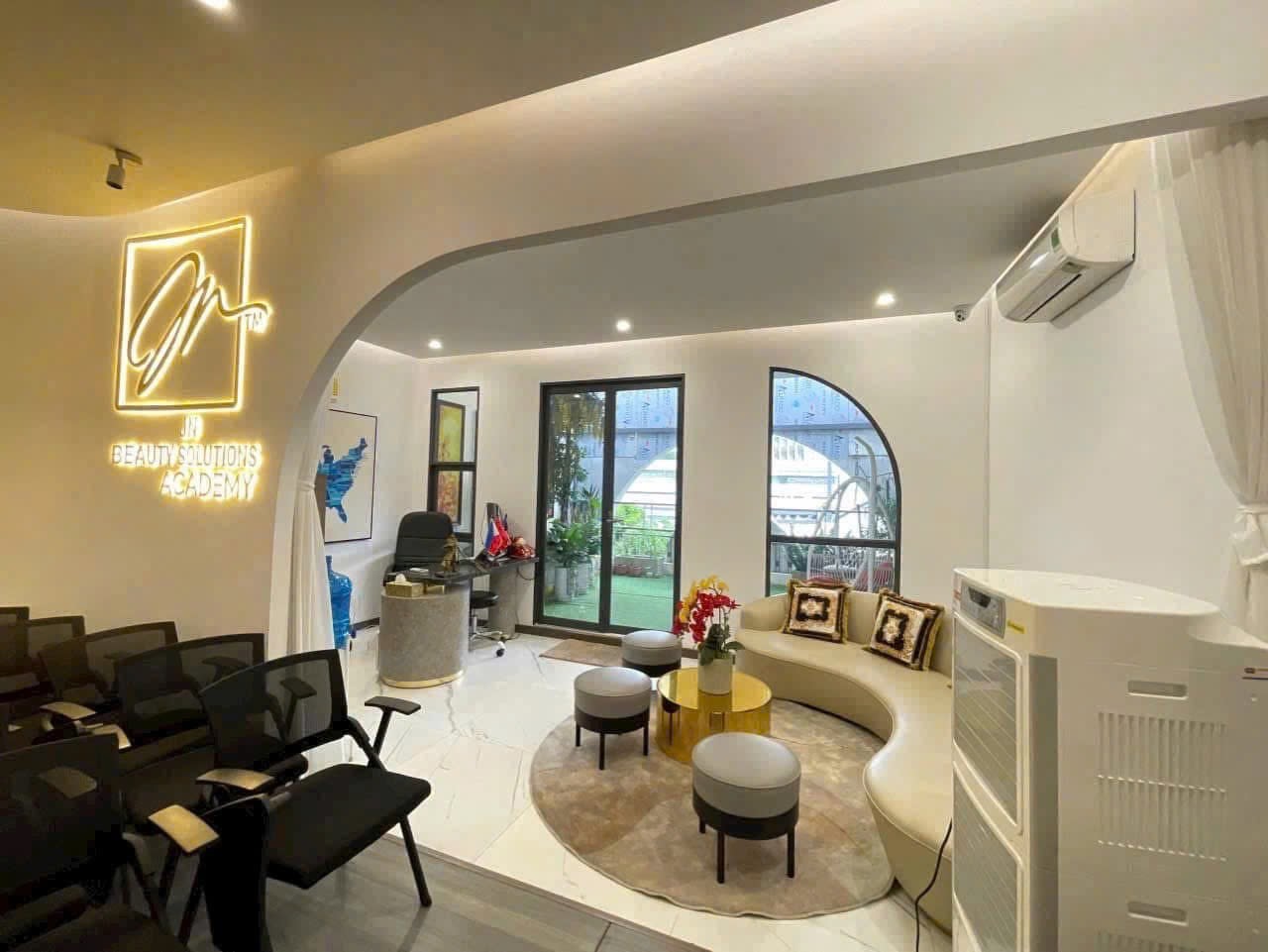 Nhà thuê tại Đường Phạm Viết Chánh, Quận 1
